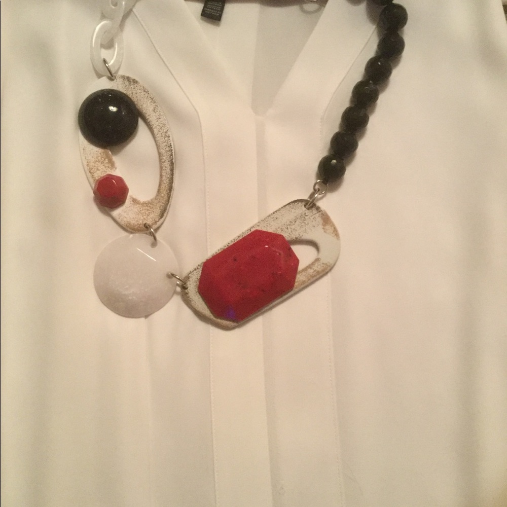 STATEMENT NECKLACE